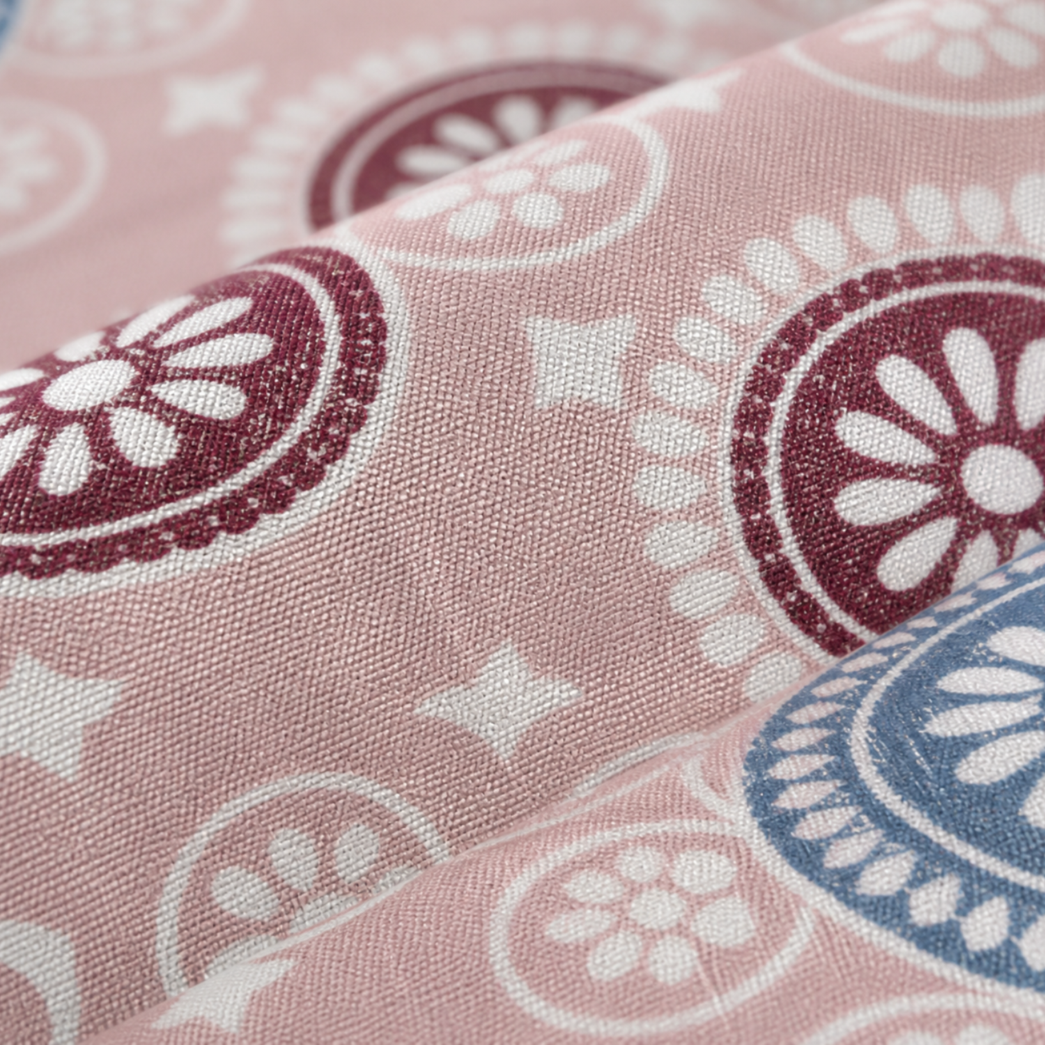 Komfy Pink Mandala Printed Double Bedsheet with Pillow Covers